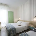 Calypso- Marina Centro 3* 리미니