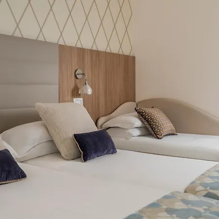 Calypso- Marina Centro 리미니