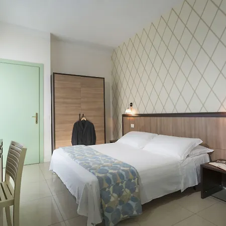 Calypso- Marina Centro 리미니